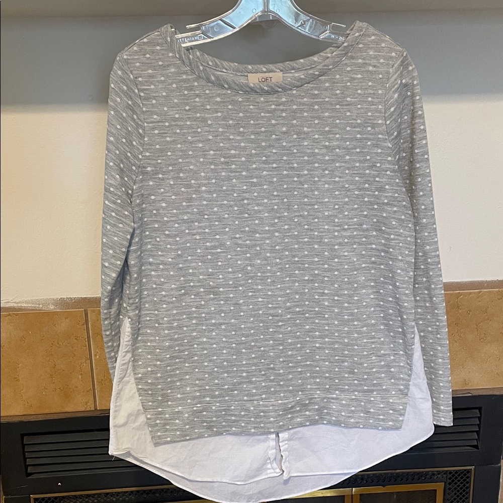 LOFT Gray and White Long Sleeve Top (size M)